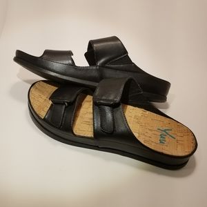 Yuu black sandals size 9